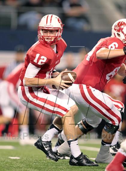 Thumbnail 1 in Cedar Hill vs. Katy (UIL 5A Division 2 Final) photogallery.