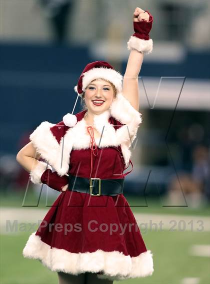 Thumbnail 3 in Cedar Hill vs. Katy (UIL 5A Division 2 Final) photogallery.