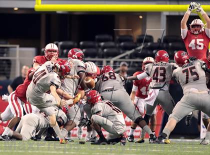 Thumbnail 1 in Cedar Hill vs. Katy (UIL 5A Division 2 Final) photogallery.