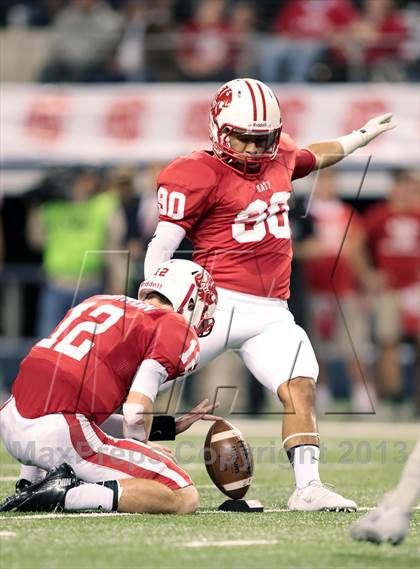 Thumbnail 2 in Cedar Hill vs. Katy (UIL 5A Division 2 Final) photogallery.