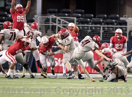 Thumbnail 1 in Cedar Hill vs. Katy (UIL 5A Division 2 Final) photogallery.