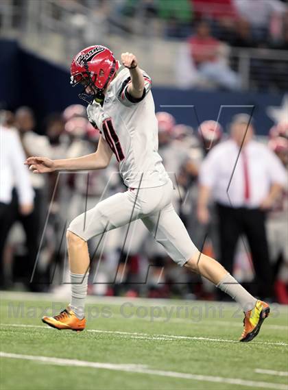 Thumbnail 2 in Cedar Hill vs. Katy (UIL 5A Division 2 Final) photogallery.