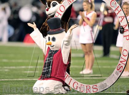 Thumbnail 3 in Cedar Hill vs. Katy (UIL 5A Division 2 Final) photogallery.