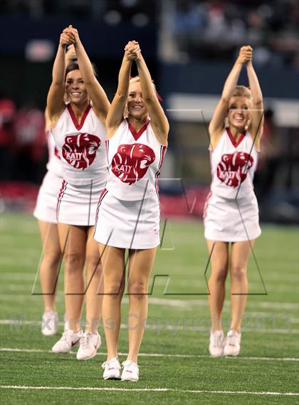 Thumbnail 1 in Cedar Hill vs. Katy (UIL 5A Division 2 Final) photogallery.