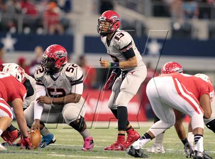 Thumbnail 1 in Cedar Hill vs. Katy (UIL 5A Division 2 Final) photogallery.