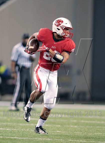 Thumbnail 3 in Cedar Hill vs. Katy (UIL 5A Division 2 Final) photogallery.