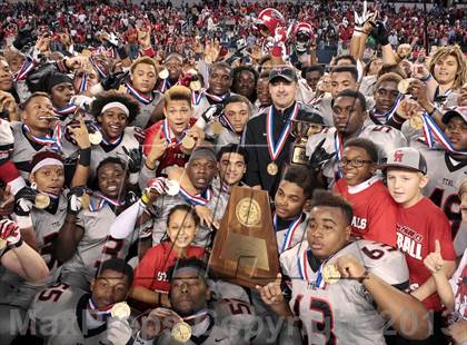 Thumbnail 3 in Cedar Hill vs. Katy (UIL 5A Division 2 Final) photogallery.