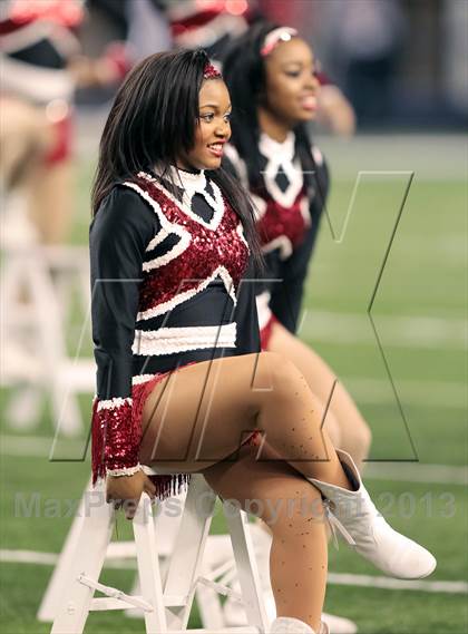 Thumbnail 3 in Cedar Hill vs. Katy (UIL 5A Division 2 Final) photogallery.