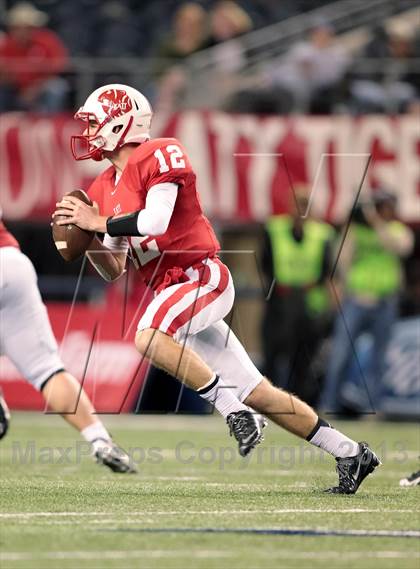Thumbnail 3 in Cedar Hill vs. Katy (UIL 5A Division 2 Final) photogallery.