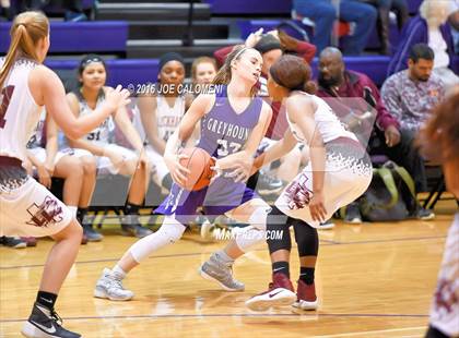 Thumbnail 2 in Lockhart vs Boerne (Boerne ISD Tournament) photogallery.