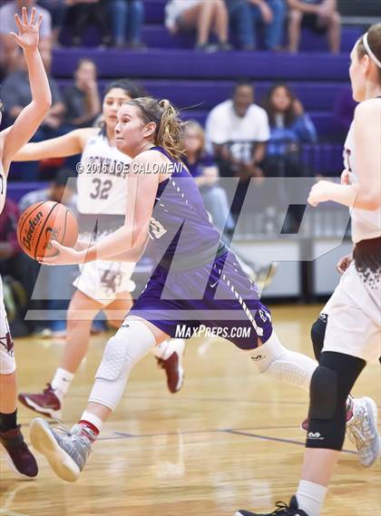 Thumbnail 1 in Lockhart vs Boerne (Boerne ISD Tournament) photogallery.