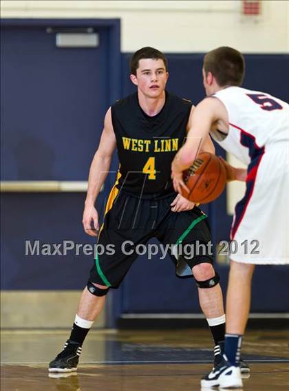 Thumbnail 3 in Lake Oswego vs. West Linn  photogallery.