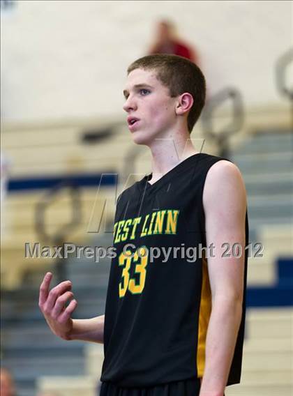 Thumbnail 2 in Lake Oswego vs. West Linn  photogallery.
