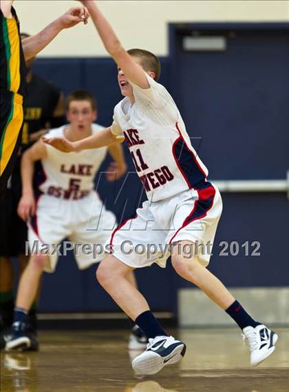 Thumbnail 3 in Lake Oswego vs. West Linn  photogallery.