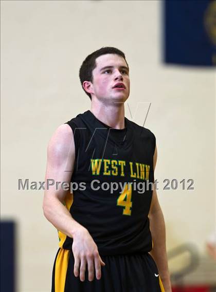 Thumbnail 1 in Lake Oswego vs. West Linn  photogallery.
