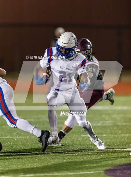Thumbnail 2 in West Memphis vs. Benton (AAA 6A Semifinal) photogallery.