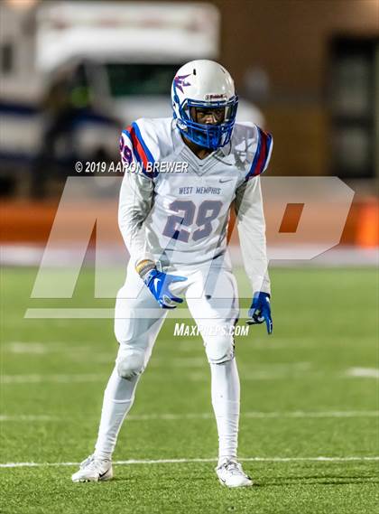 Thumbnail 1 in West Memphis vs. Benton (AAA 6A Semifinal) photogallery.