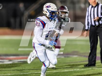 Thumbnail 2 in West Memphis vs. Benton (AAA 6A Semifinal) photogallery.