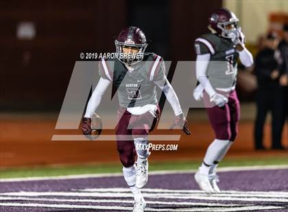 Thumbnail 2 in West Memphis vs. Benton (AAA 6A Semifinal) photogallery.