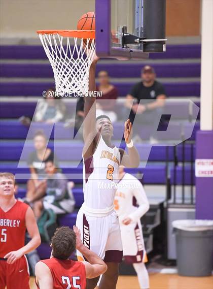 Thumbnail 2 in Harlandale vs Wimberley (Boerne ISD Tournament) photogallery.