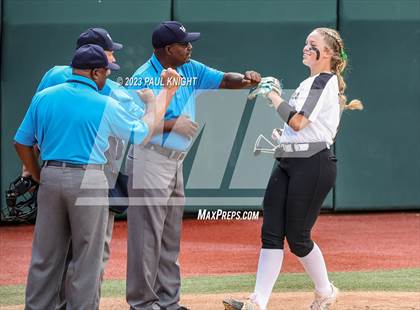 Thumbnail 2 in Crawford vs. Weimar (UIL 2A Semifinal) photogallery.