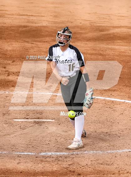 Thumbnail 2 in Crawford vs. Weimar (UIL 2A Semifinal) photogallery.