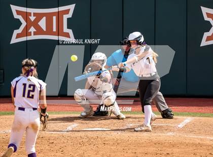 Thumbnail 2 in Crawford vs. Weimar (UIL 2A Semifinal) photogallery.
