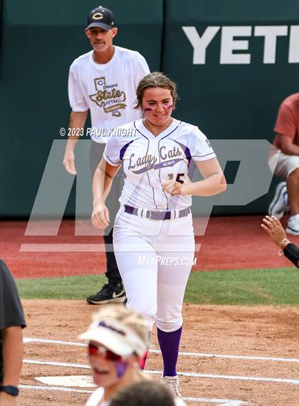 Thumbnail 2 in Crawford vs. Weimar (UIL 2A Semifinal) photogallery.
