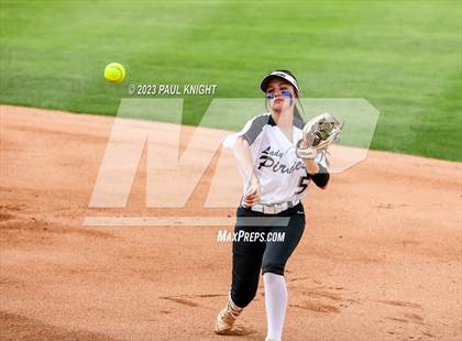 Thumbnail 3 in Crawford vs. Weimar (UIL 2A Semifinal) photogallery.