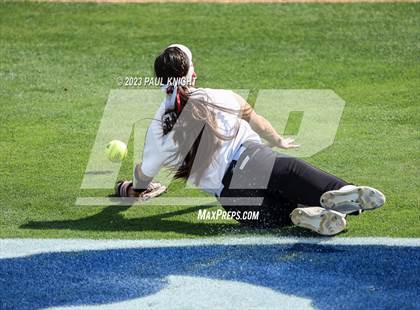 Thumbnail 2 in Crawford vs. Weimar (UIL 2A Semifinal) photogallery.