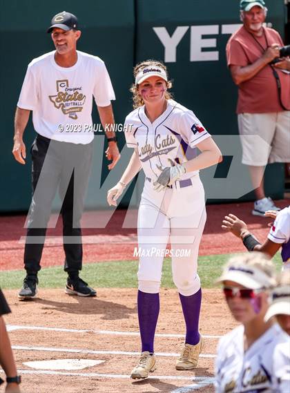 Thumbnail 3 in Crawford vs. Weimar (UIL 2A Semifinal) photogallery.