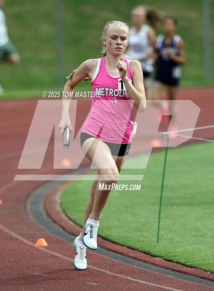 Thumbnail 2 in NCISAA D1 Championship (4x800) photogallery.