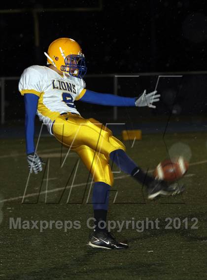 Thumbnail 1 in Chestnut Ridge vs. Karns City (PIAA Class AA 1st Round) photogallery.