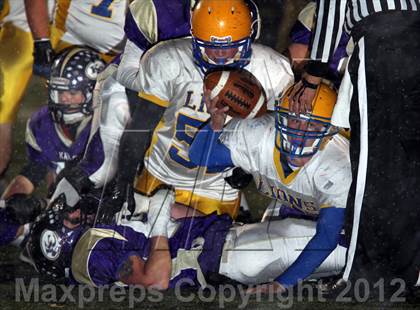 Thumbnail 2 in Chestnut Ridge vs. Karns City (PIAA Class AA 1st Round) photogallery.