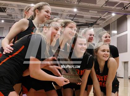 Thumbnail 2 in Paris vs Tolono Unity (IHSA 2A Regional Final) photogallery.