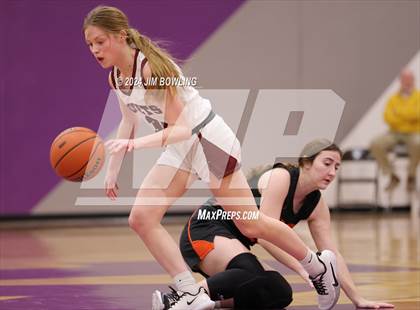 Thumbnail 3 in Paris vs Tolono Unity (IHSA 2A Regional Final) photogallery.