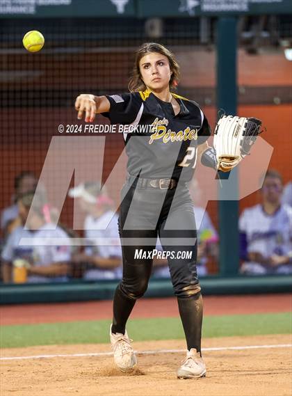 Thumbnail 1 in Shiner vs. Crawford (UIL 2A Softball Semifinal) photogallery.