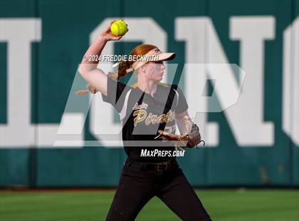 Thumbnail 2 in Shiner vs. Crawford (UIL 2A Softball Semifinal) photogallery.