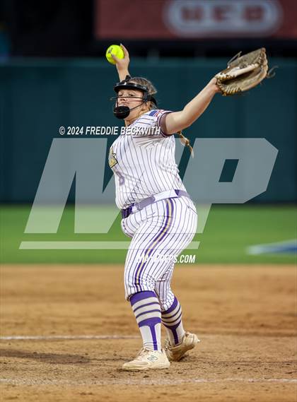 Thumbnail 2 in Shiner vs. Crawford (UIL 2A Softball Semifinal) photogallery.
