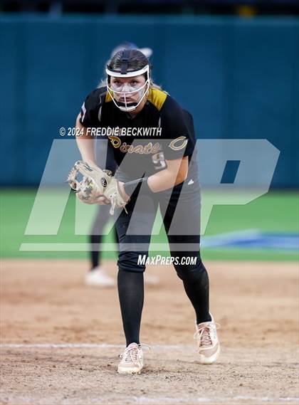 Thumbnail 3 in Shiner vs. Crawford (UIL 2A Softball Semifinal) photogallery.