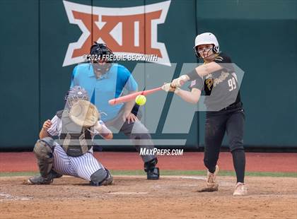 Thumbnail 2 in Shiner vs. Crawford (UIL 2A Softball Semifinal) photogallery.