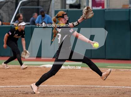 Thumbnail 3 in Shiner vs. Crawford (UIL 2A Softball Semifinal) photogallery.