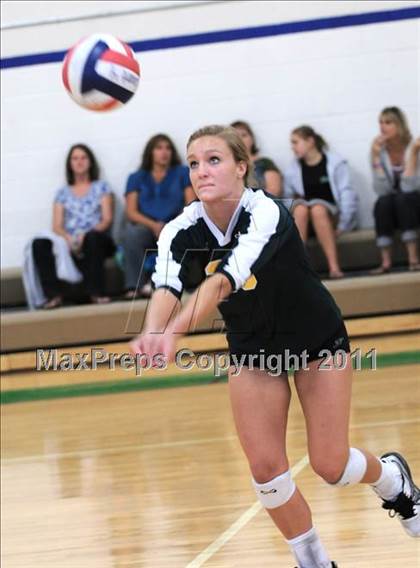 Thumbnail 1 in Sacred Heart vs. Edison (2010 Durango Fall Classic) photogallery.