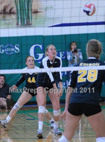 Thumbnail 2 in Sacred Heart vs. Edison (2010 Durango Fall Classic) photogallery.