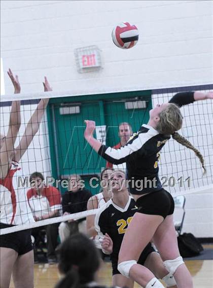 Thumbnail 3 in Sacred Heart vs. Edison (2010 Durango Fall Classic) photogallery.
