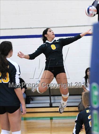 Thumbnail 2 in Sacred Heart vs. Edison (2010 Durango Fall Classic) photogallery.