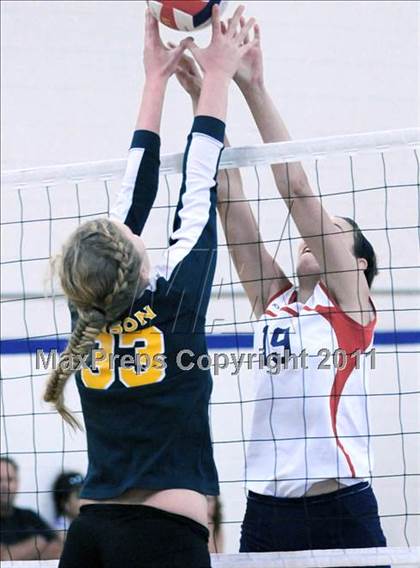 Thumbnail 2 in Sacred Heart vs. Edison (2010 Durango Fall Classic) photogallery.