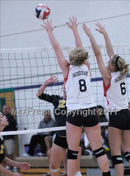 Thumbnail 2 in Sacred Heart vs. Edison (2010 Durango Fall Classic) photogallery.