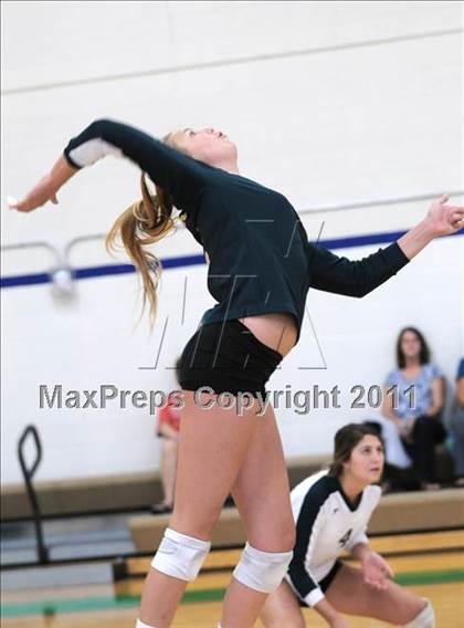 Thumbnail 2 in Sacred Heart vs. Edison (2010 Durango Fall Classic) photogallery.
