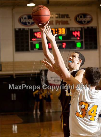 Thumbnail 3 in Roger Bacon vs. Newport Central Catholic photogallery.